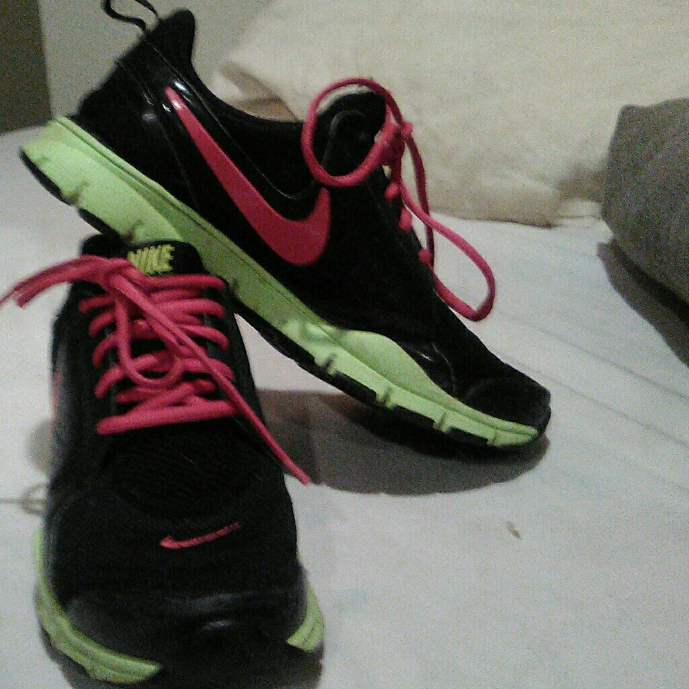 Nike - Picture 2 of 3